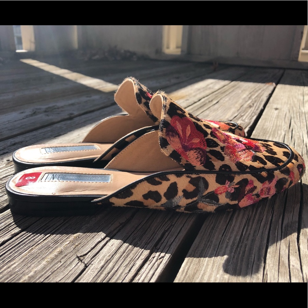 NWT: BRAND NEW NEVER BEEN WORN slid ons